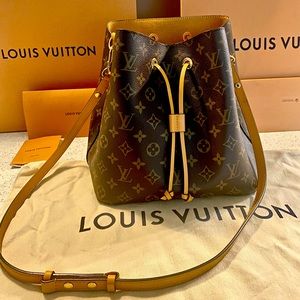 Authentic Louis Vuitton Neonoe Purse! Like new - Very well taken care of! ♥️ it!